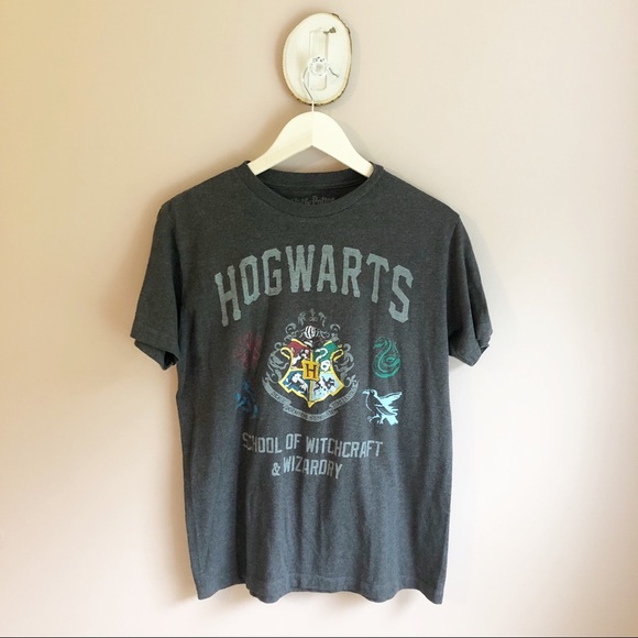 Harry Potter Hogwarts Graphic Tee - Picture 1 of 4